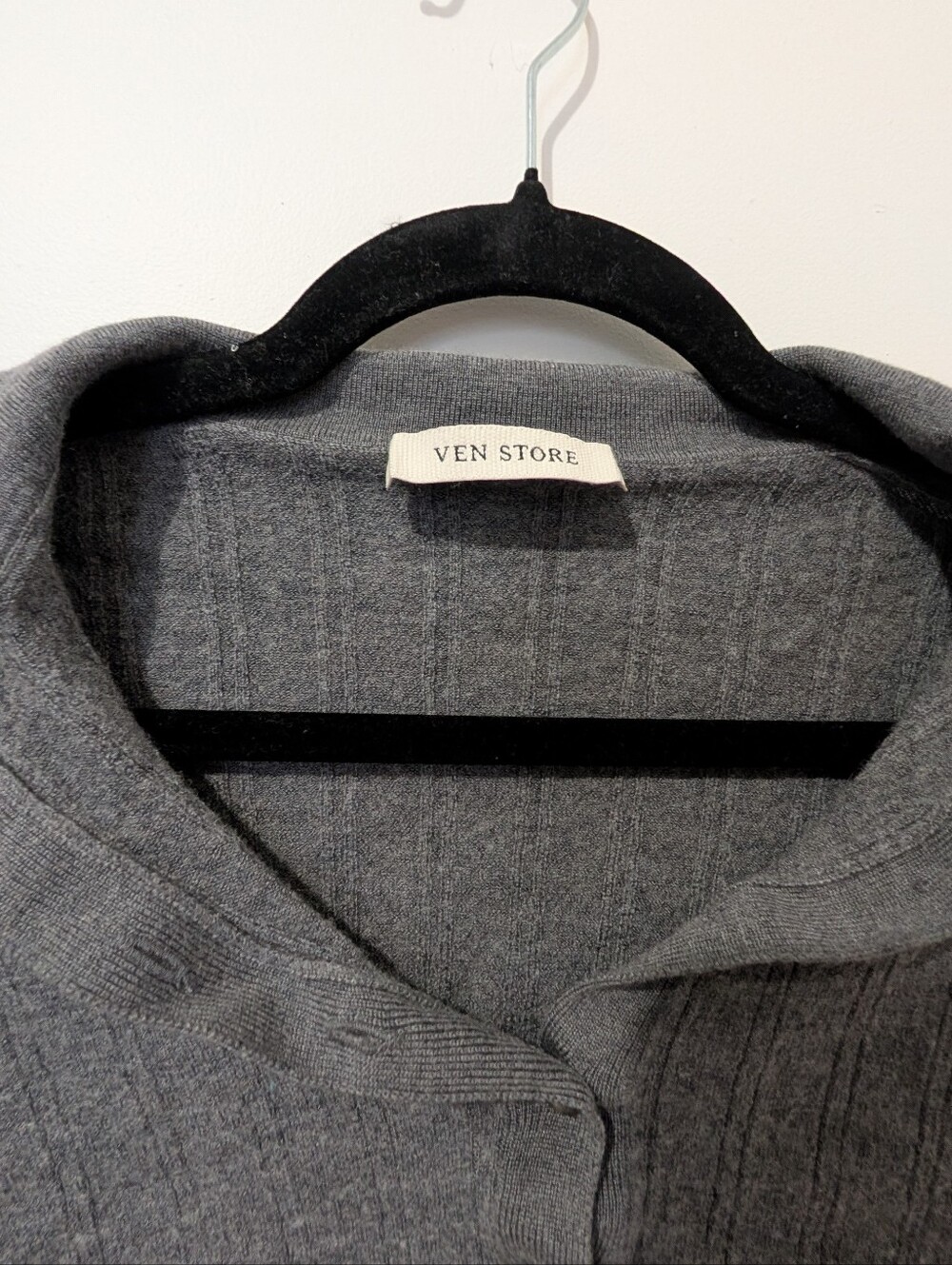 Ven Store Wool Gray Ribbed Button-Down Crop Shirt - Picture 2 of 4